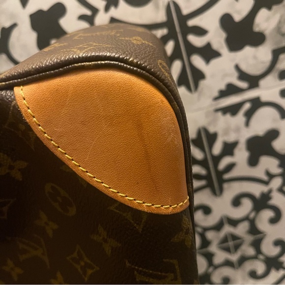 EUC Louis Vuitton Boulogne 35 - Picture 5 of 13